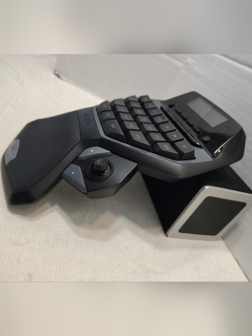 Logitech G13 Gaming Advanced Keyboard - Picture 8 of 9